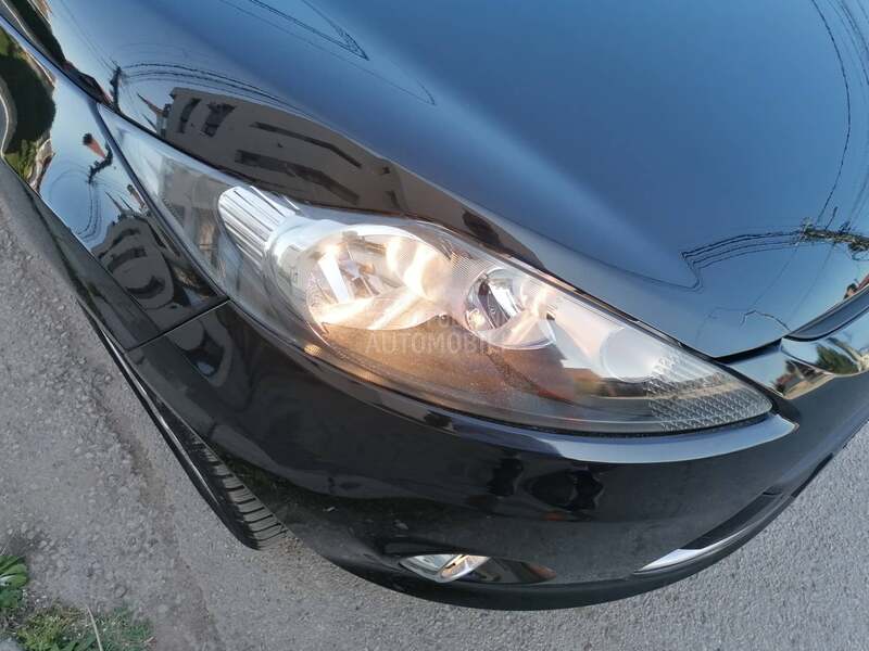 Ford Fiesta 1.4i TITANIUM CH