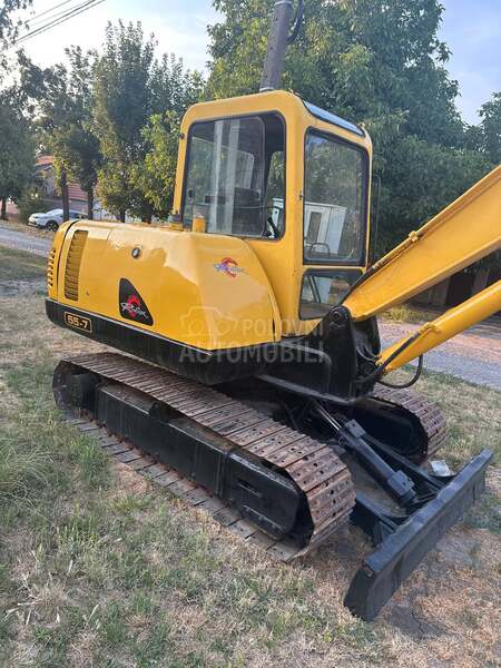 Hyundai R557