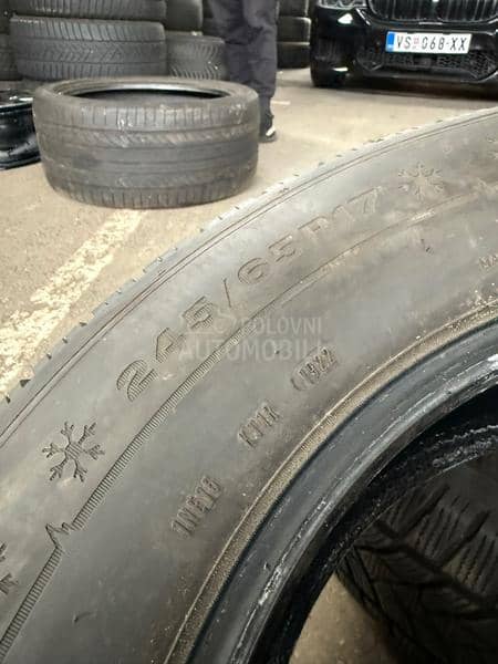 Dunlop 245/65 R17 Zimska