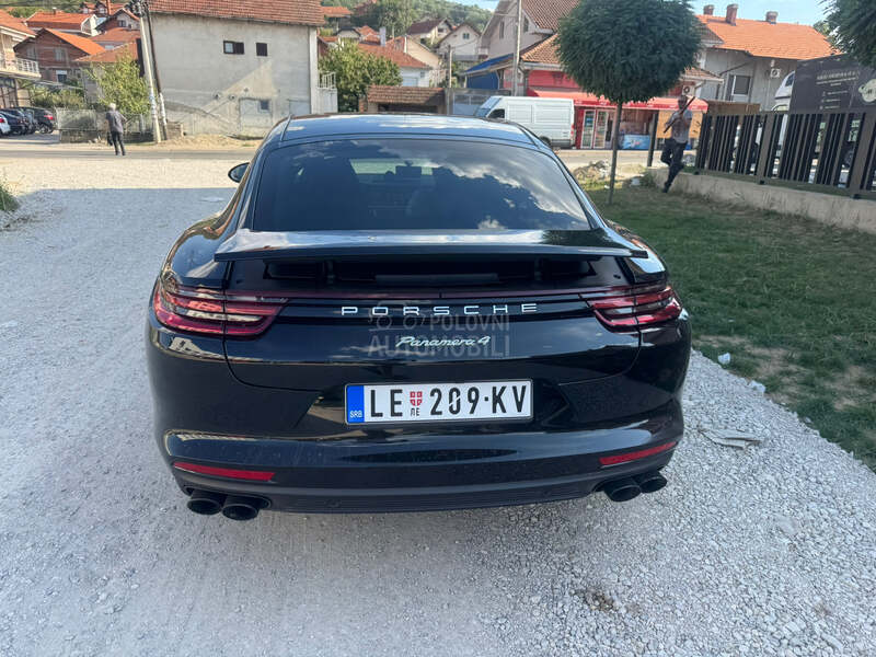Porsche Panamera 