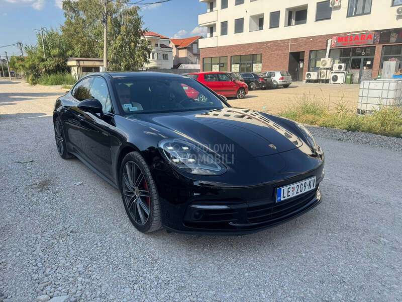 Porsche Panamera 