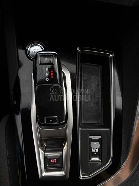 Peugeot 3008 1.5HDI AUT/V.SERV