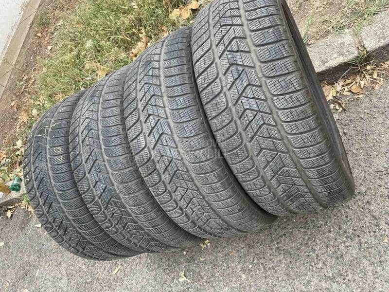 Pirelli 235/55 R18 Zimska