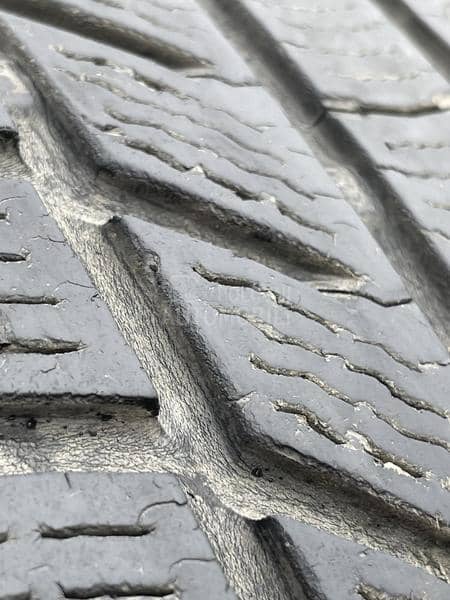 Continental 225/50 R18 Zimska