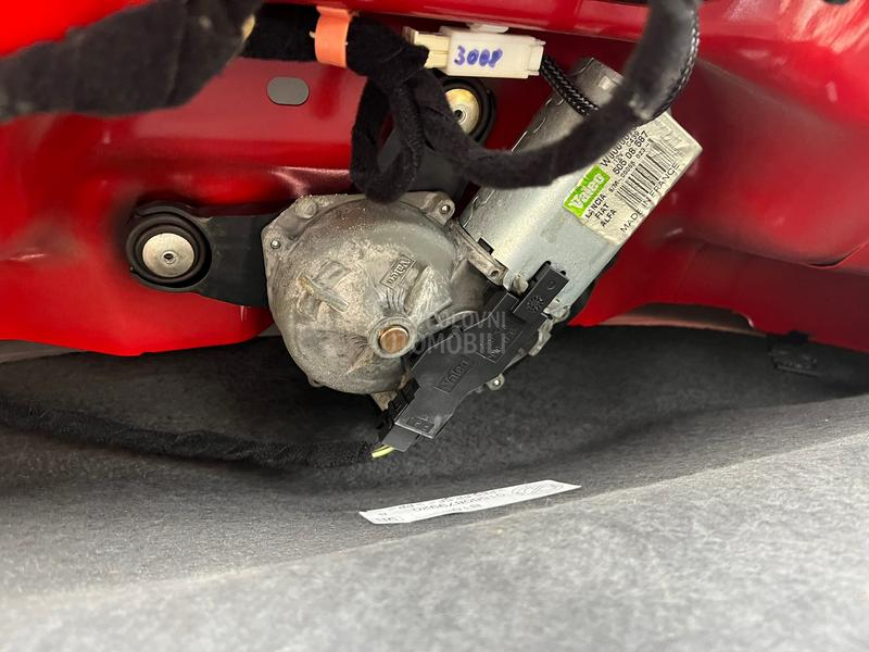 Motor zadnjih brisaca