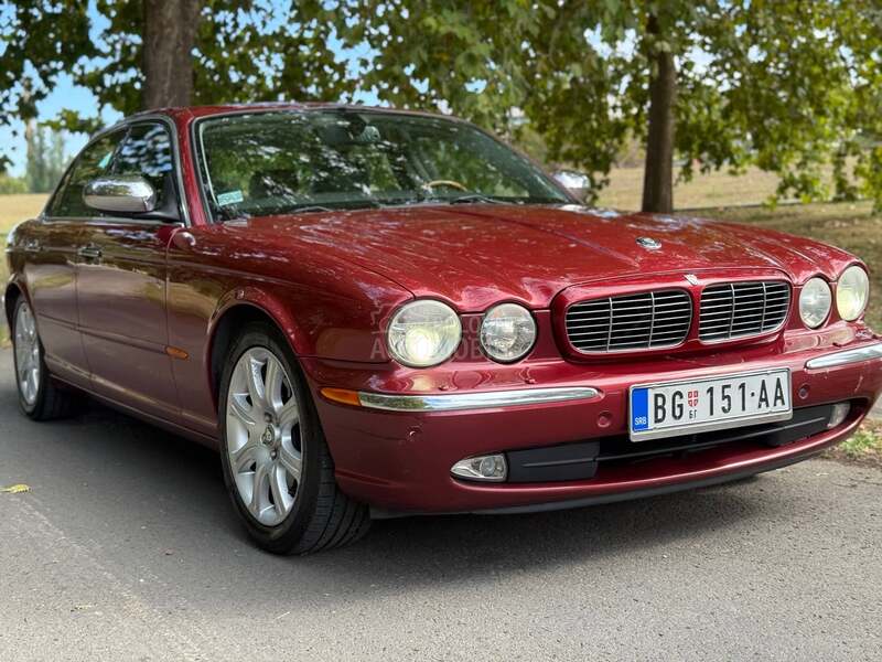 Jaguar XJ 