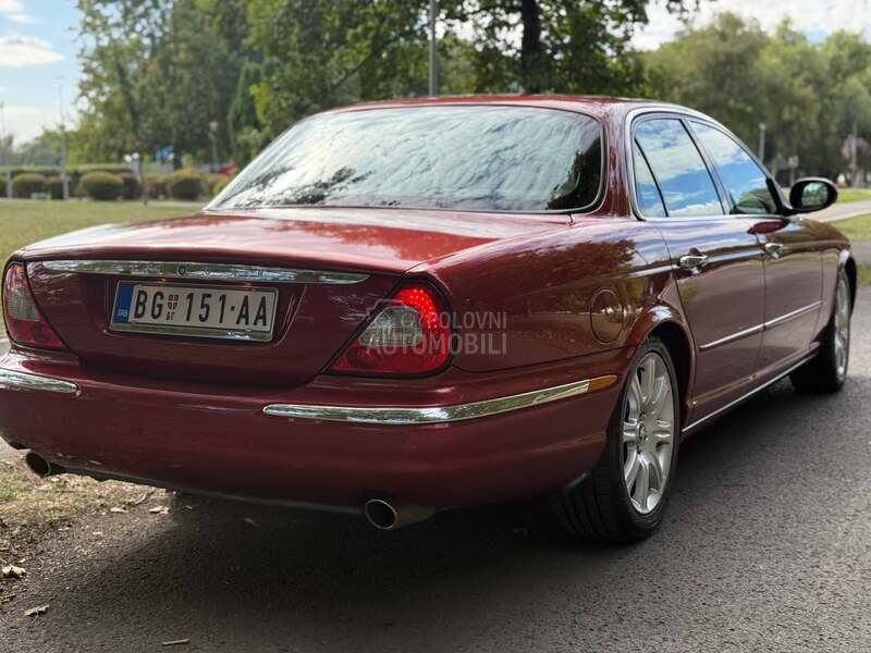 Jaguar XJ 