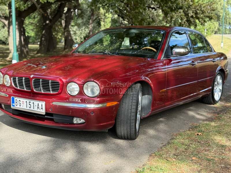 Jaguar XJ 
