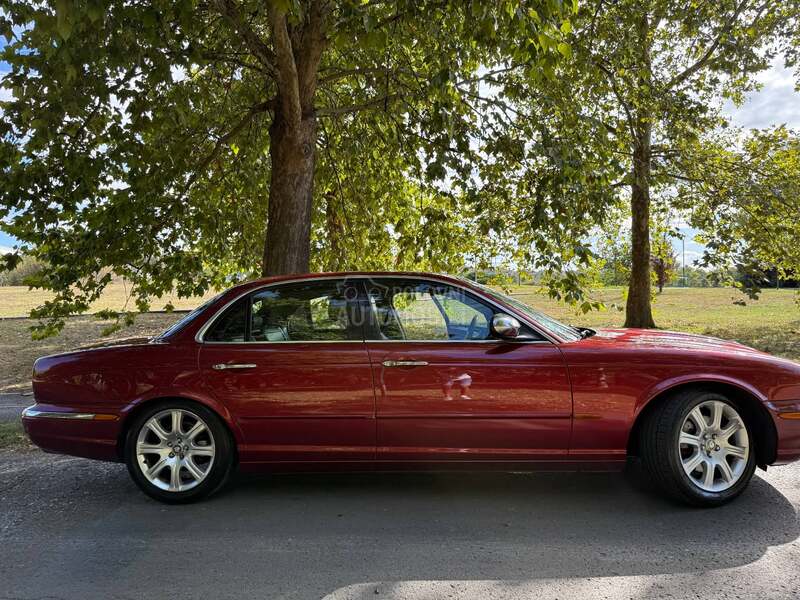 Jaguar XJ 