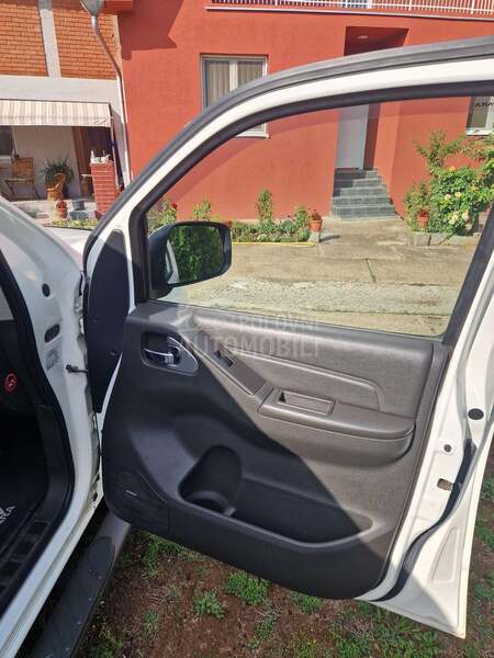 Nissan Navara 3.0 V6 N1