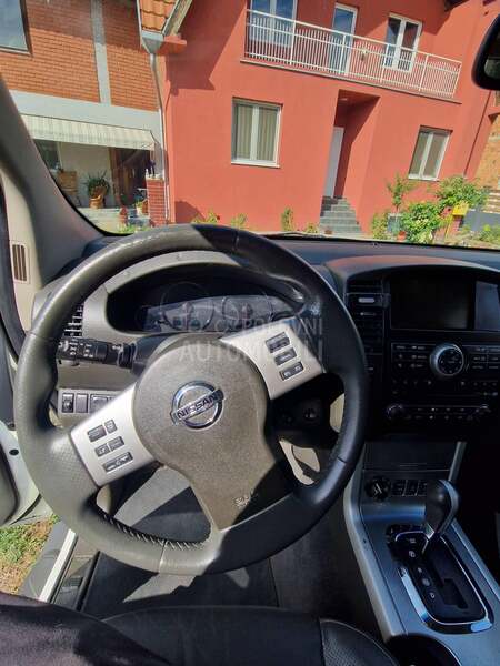 Nissan Navara 3.0 V6 N1