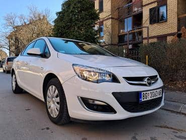 Opel Astra J 1.4t/Sedan/Auto