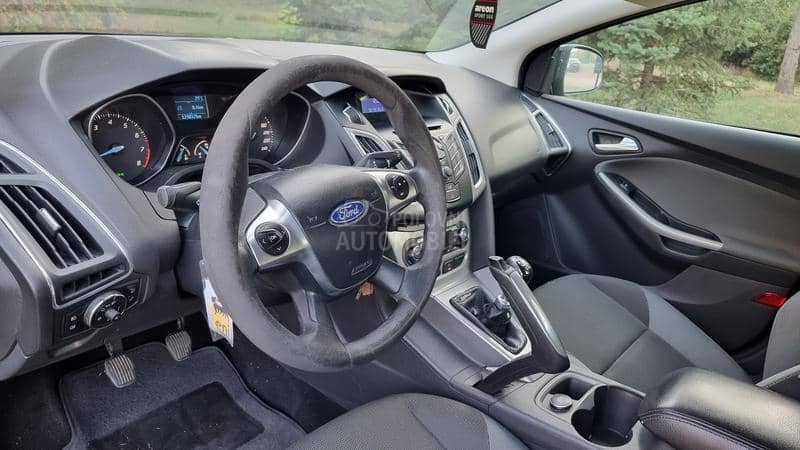 Ford Focus 1-0 SCTi SVAJCARSKA