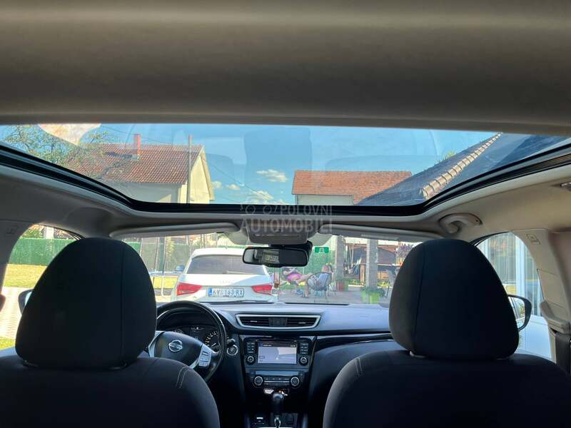 Nissan Qashqai 1.2 pano 360