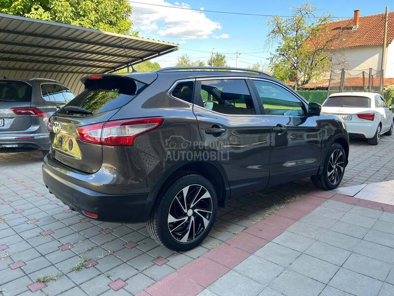 Nissan Qashqai 1.2 pano 360