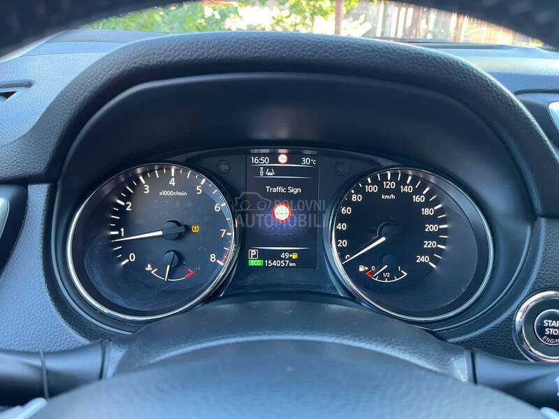 Nissan Qashqai 1.2 pano 360