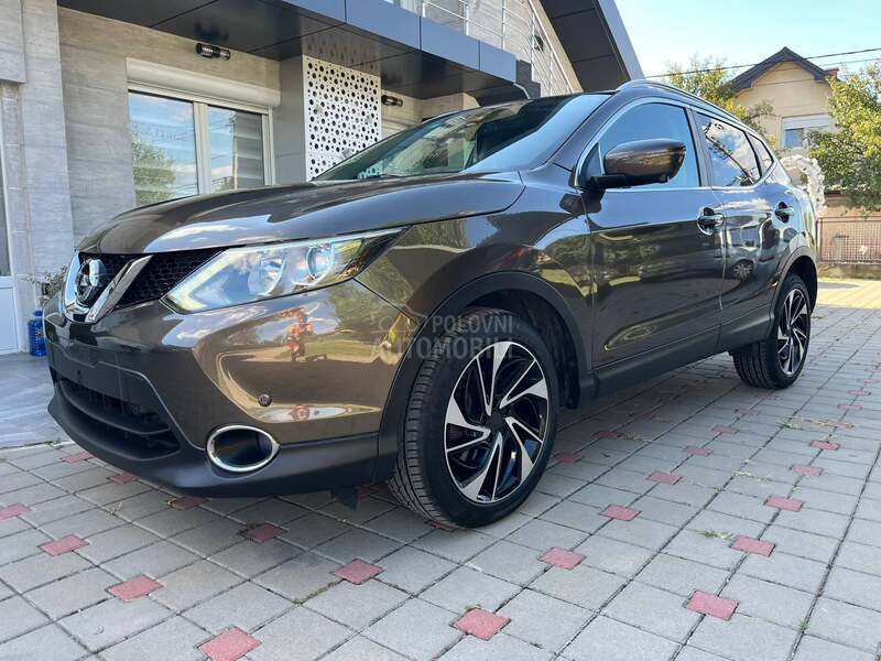 Nissan Qashqai 1.2 pano 360