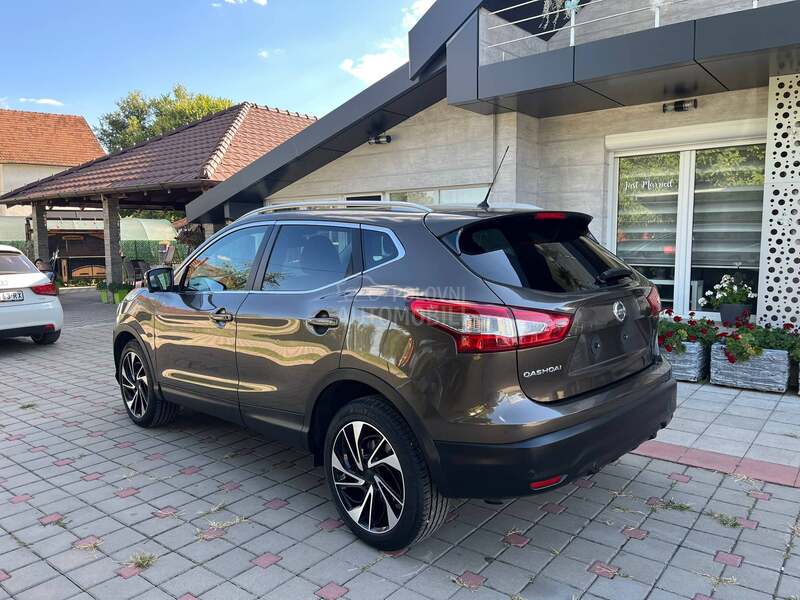 Nissan Qashqai 1.2 pano 360