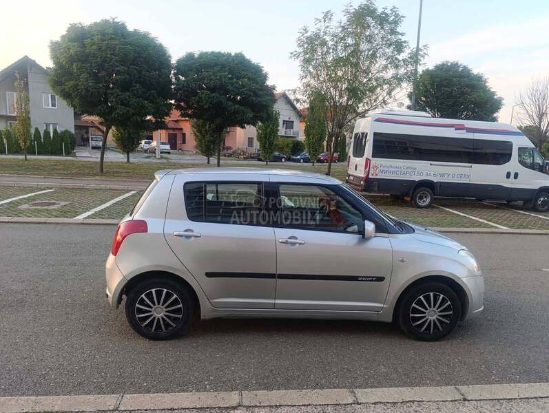 Suzuki Swift 