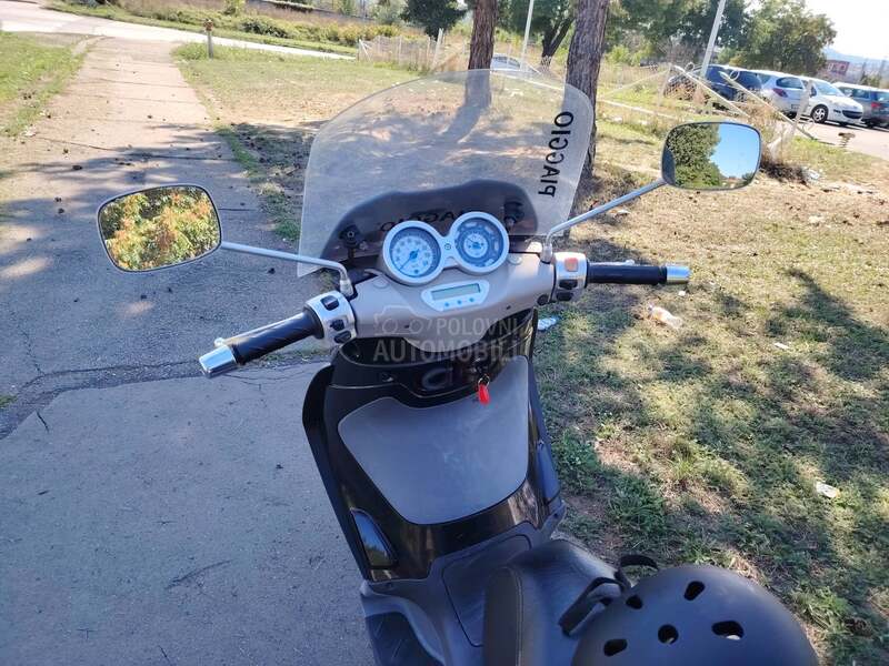 Piaggio Beverly 200