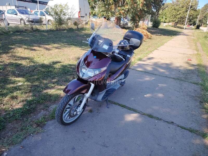 Piaggio Beverly 200