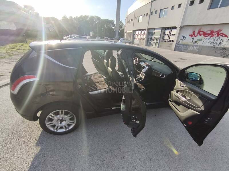 Lancia Delta 200 konja