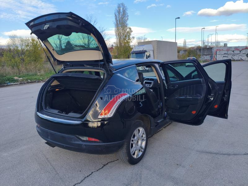 Lancia Delta 200 konja