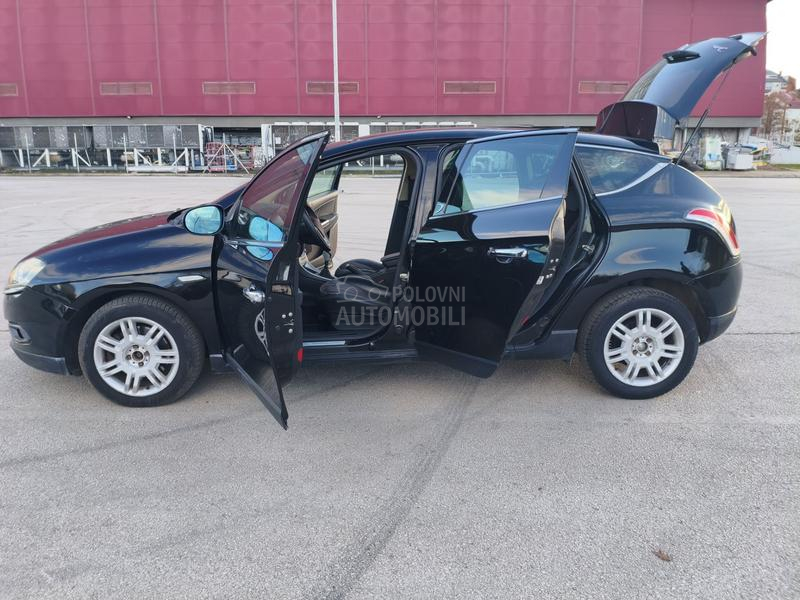 Lancia Delta 200 konja