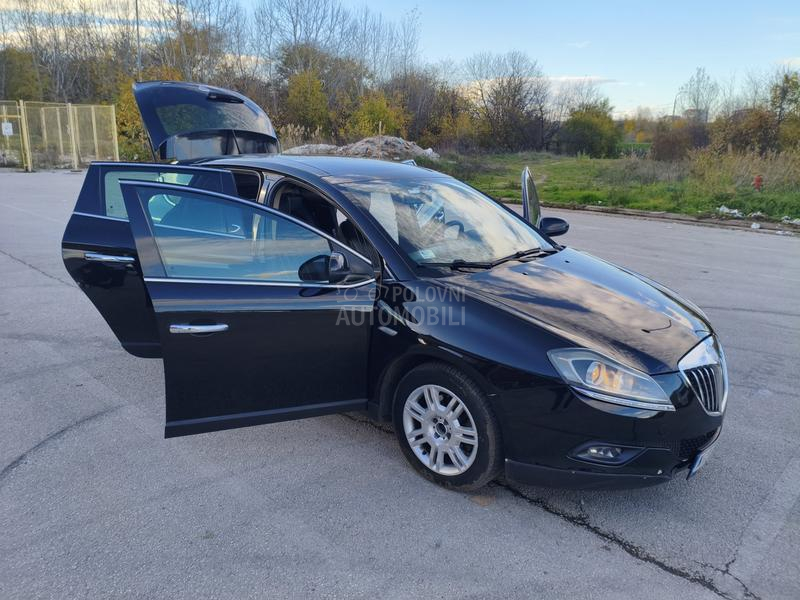 Lancia Delta 200 konja