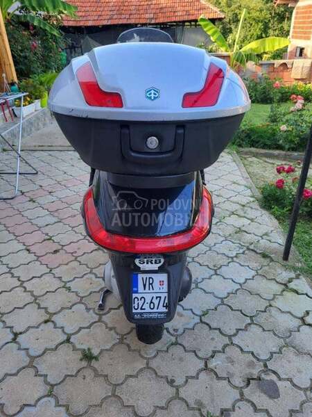 Piaggio X8