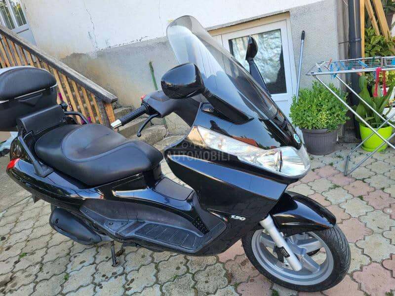 Piaggio X8