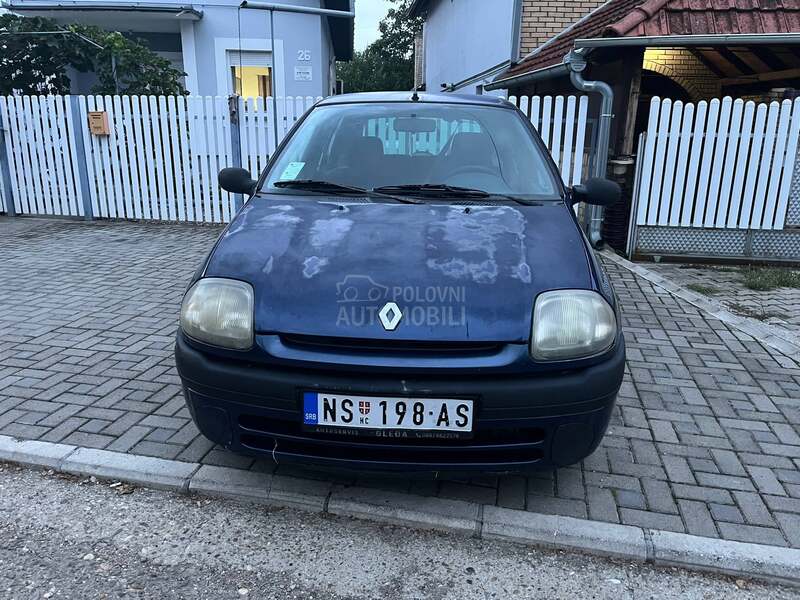 Renault Clio 1.2i//8v//REG09.2026