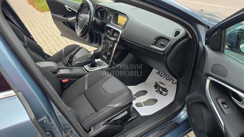 Volvo V40 1.6 D2 MOMENTUM