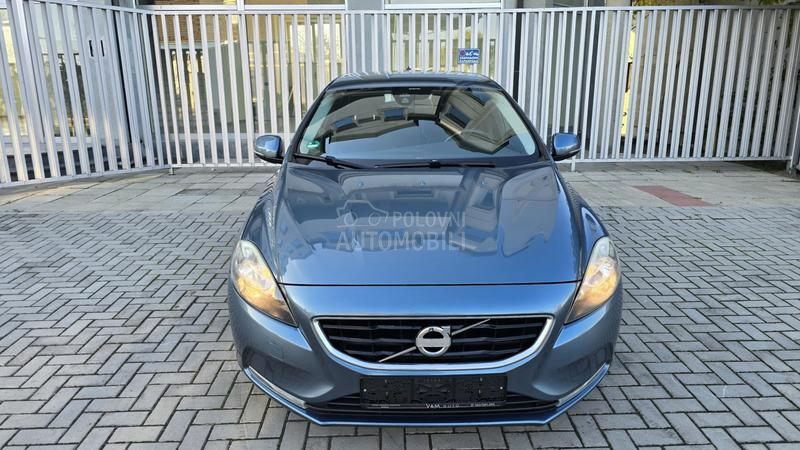 Volvo V40 1.6 D2 MOMENTUM