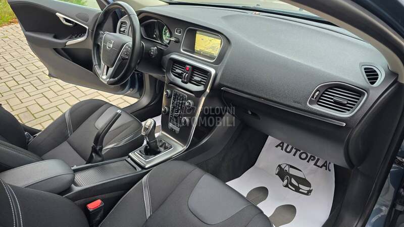 Volvo V40 1.6 D2 MOMENTUM