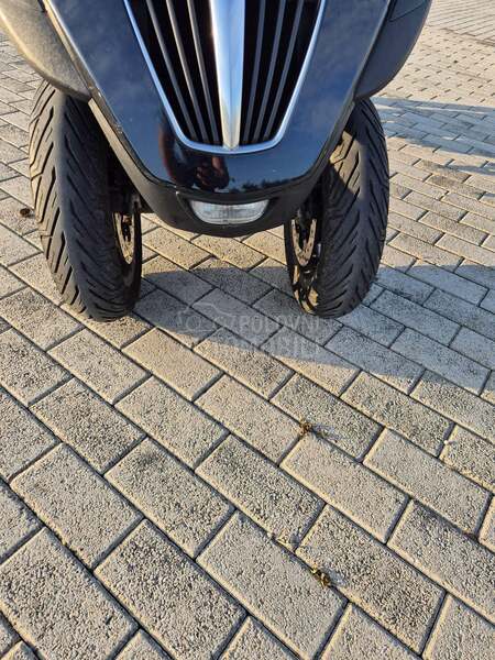 Piaggio mp3 b kategorija