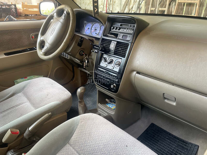 Kia Carens 