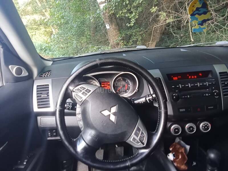 Mitsubishi Outlander 
