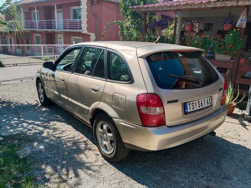 Mazda 323 VRRHH STAANJE