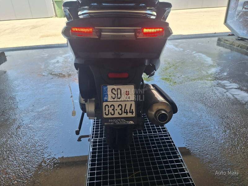 Piaggio X10 500