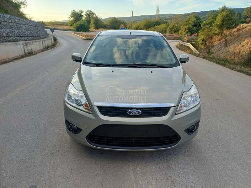 Ford Focus 1.6i CH