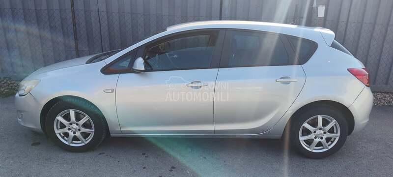 Opel Astra J 