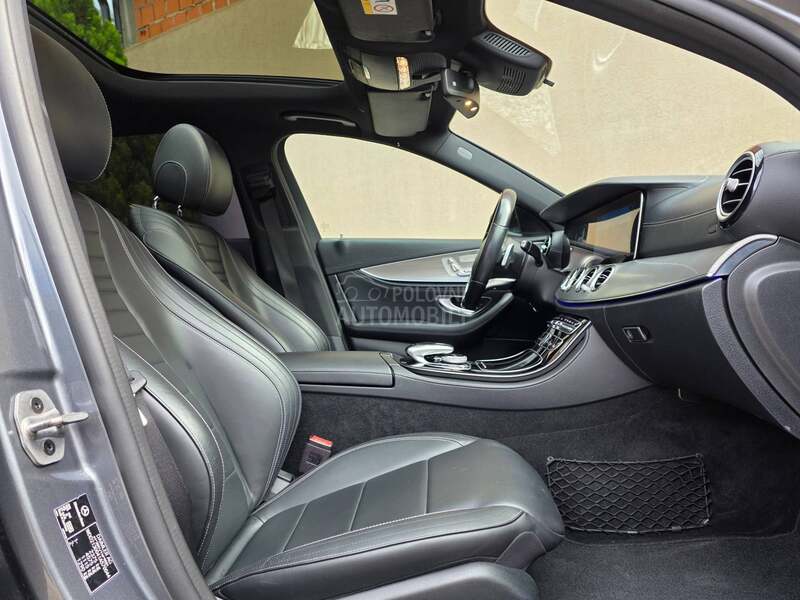 Mercedes Benz E 220 AMG