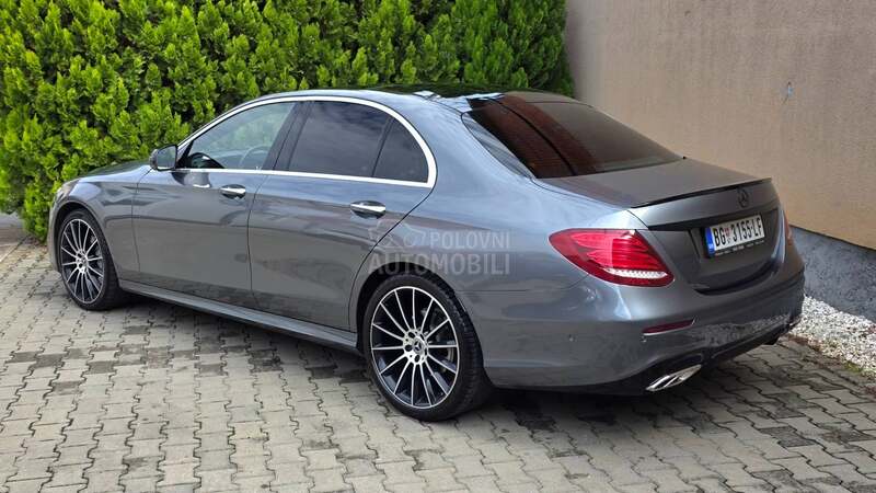 Mercedes Benz E 220 AMG