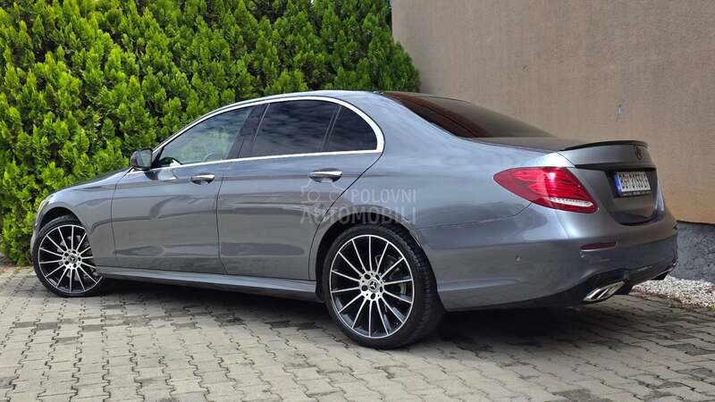 Mercedes Benz E 220 AMG