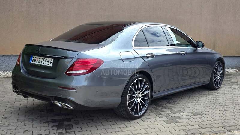 Mercedes Benz E 220 AMG