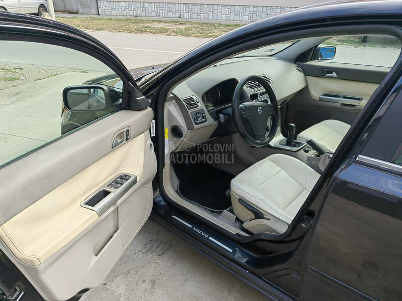 Volvo V50 