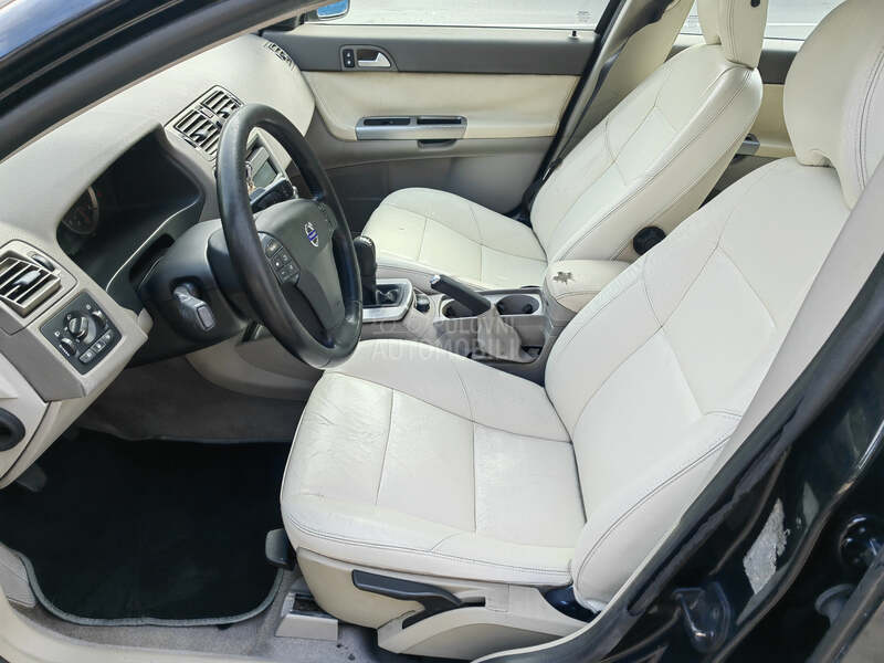 Volvo V50 