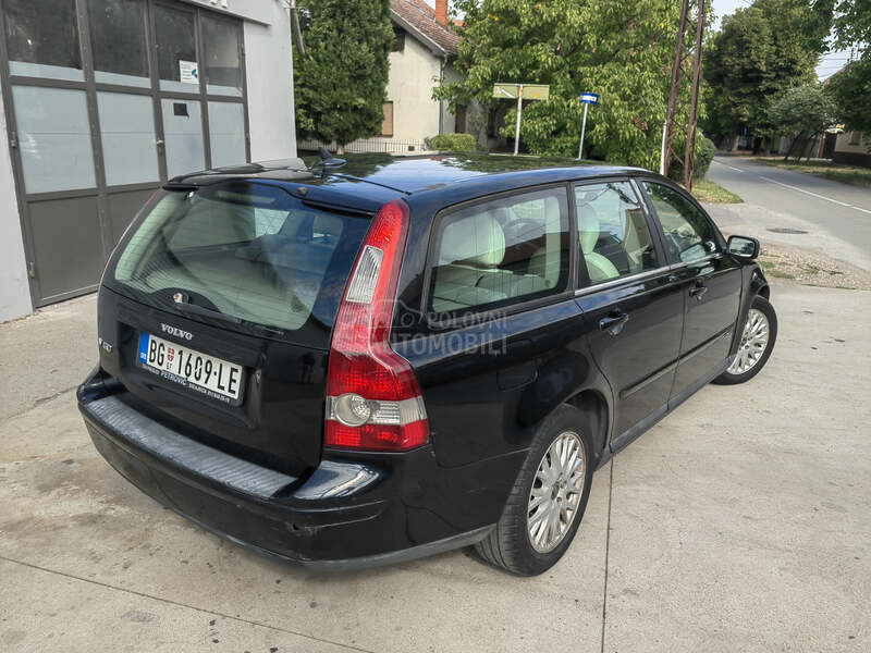 Volvo V50 