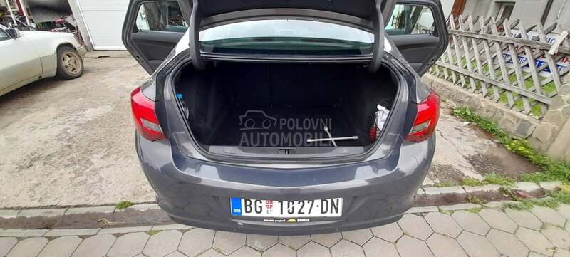 Opel Astra J 